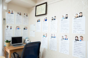 東戸塚で唯一のギックリ腰を根本から改善できる【ギックリ腰専門】整体院AINアイン 東戸塚 代表の志村です。 本日はギックリ腰になってしまった時にその場で自分でも出来る対処法をお伝えしていきたいと思います。